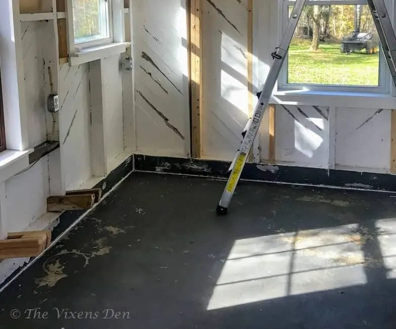 She-Shed Take 11: Painting and Stenciling a Concrete Floor - The Vixen