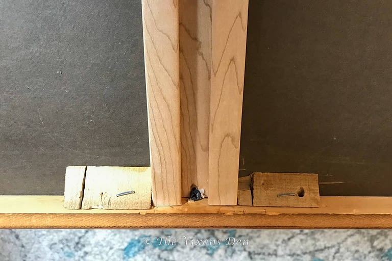 drawer slide with split around the screw